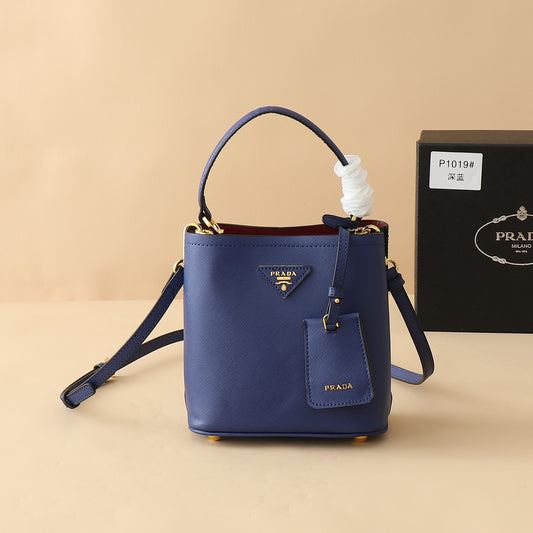 Bolso Prada Double Bucket Mini | Elegancia Moderna en Panamá