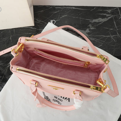 Bolso Prada Galleria de Cuero Saffiano | Icono de Elegancia en Panamá