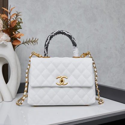 Chanel Flap Bag Blanca con Asa y Dorado | Cartera de Lujo en Panamá