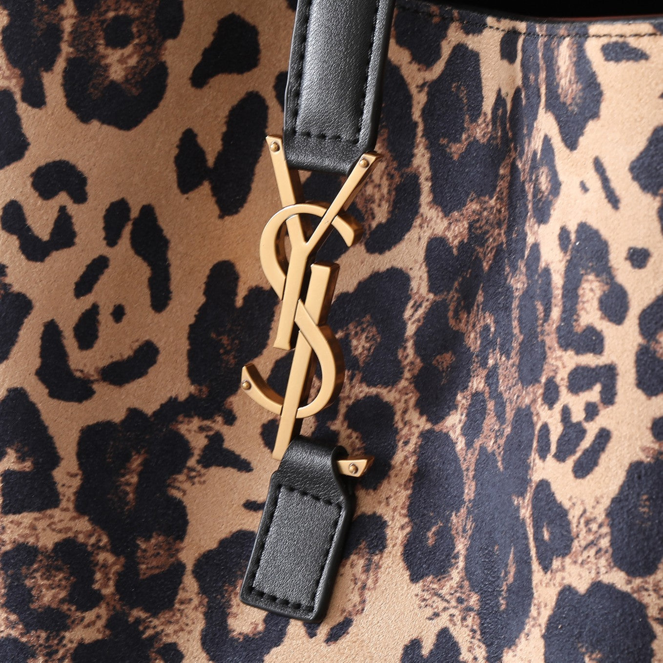 Bolso Yves Saint Laurent BEA Hobo Leopardo | Lujo Relajado en Panamá