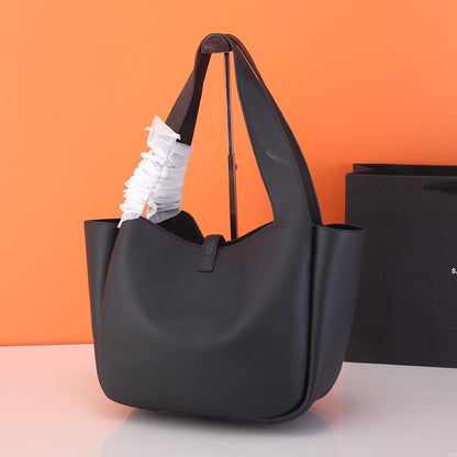 Bolso Yves Saint Laurent BEA Shopping Hobo Negro | Estilo Relajado y Lujo en Panamá