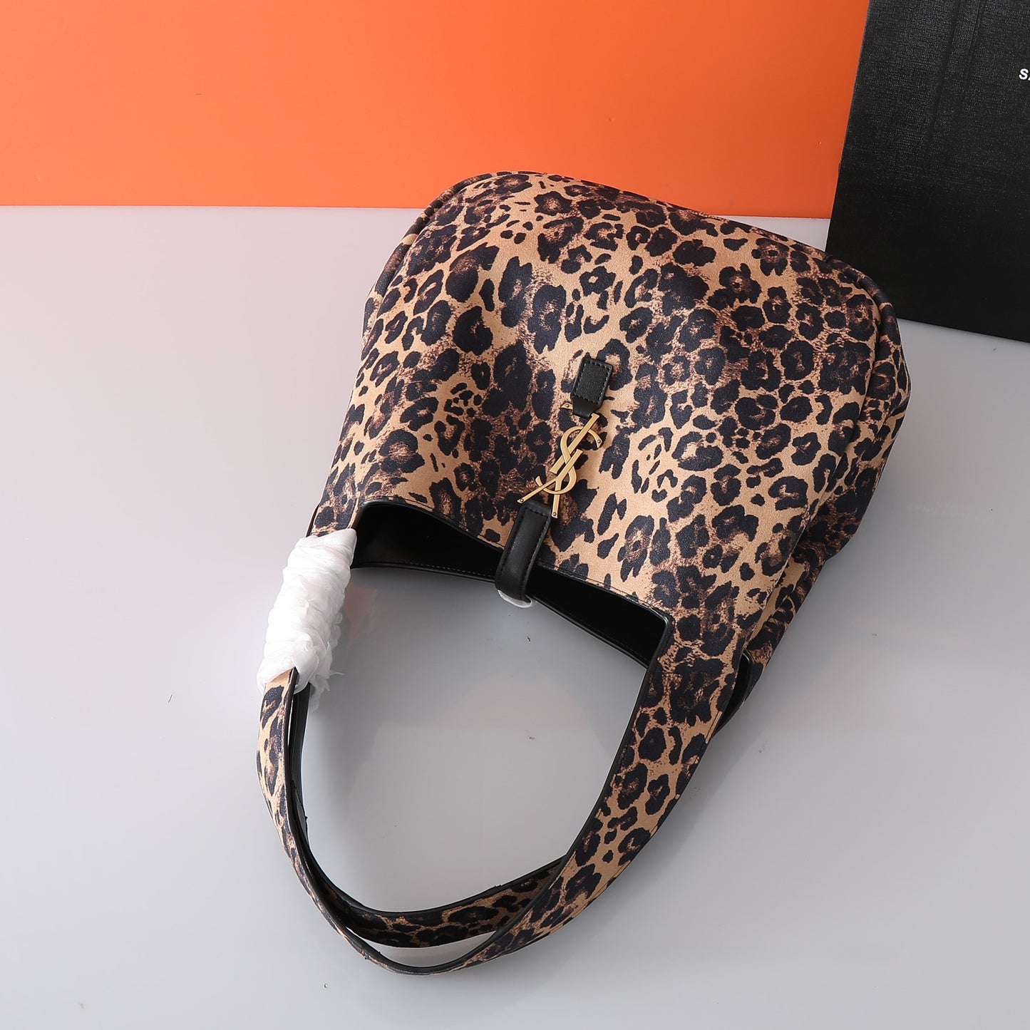 Bolso Yves Saint Laurent BEA Hobo Leopardo | Lujo Relajado en Panamá