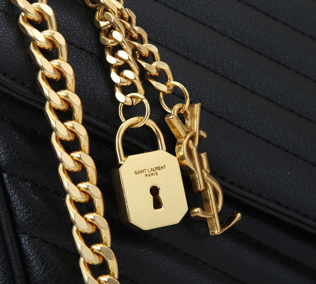 Bolso Saint Laurent de Piel | Elegancia y Sofisticación en Panamá