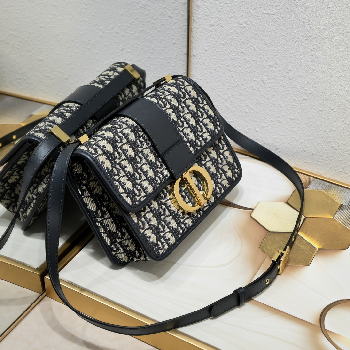 Bolso Dior 30 Montaigne | Elegancia Clásica y Versatilidad en Panamá