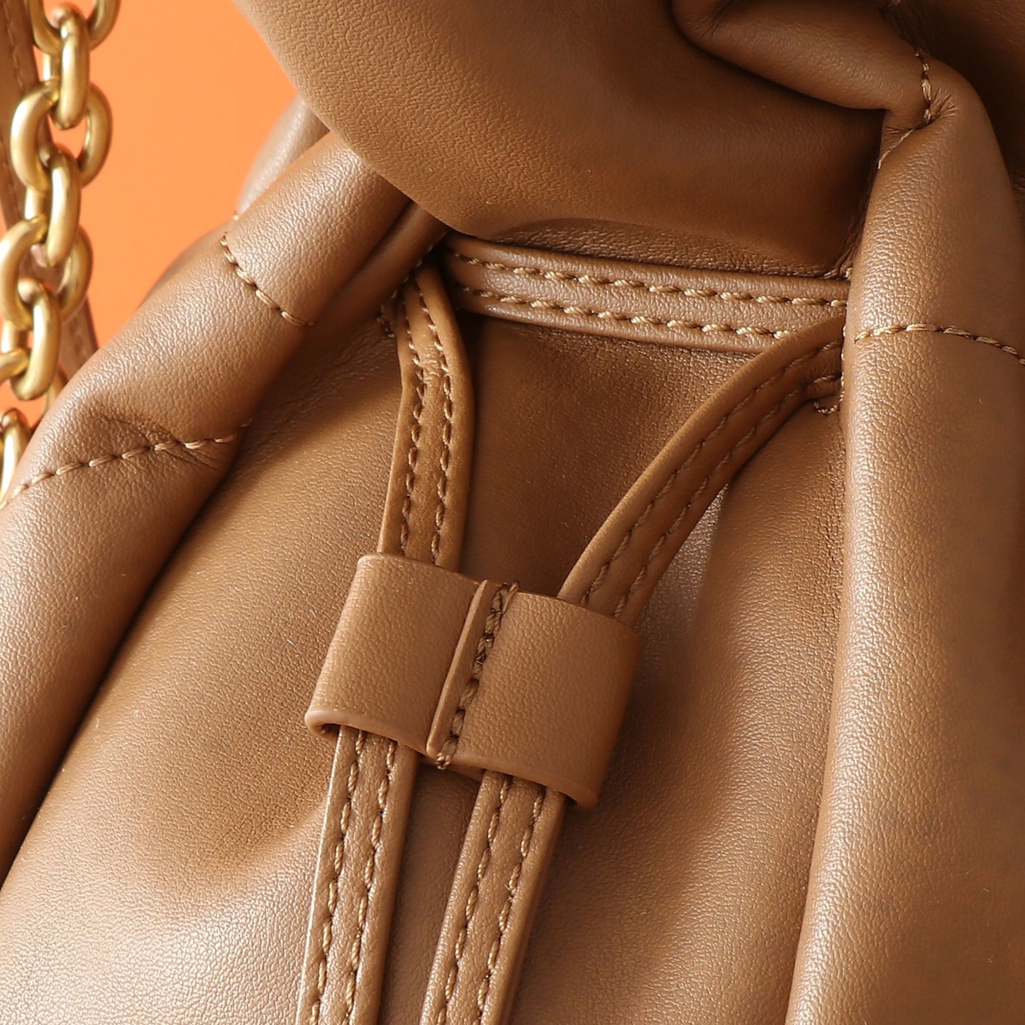 Bolso Yves Saint Laurent Large Pochon Tote | Estilo Versátil y Moderno en Panamá