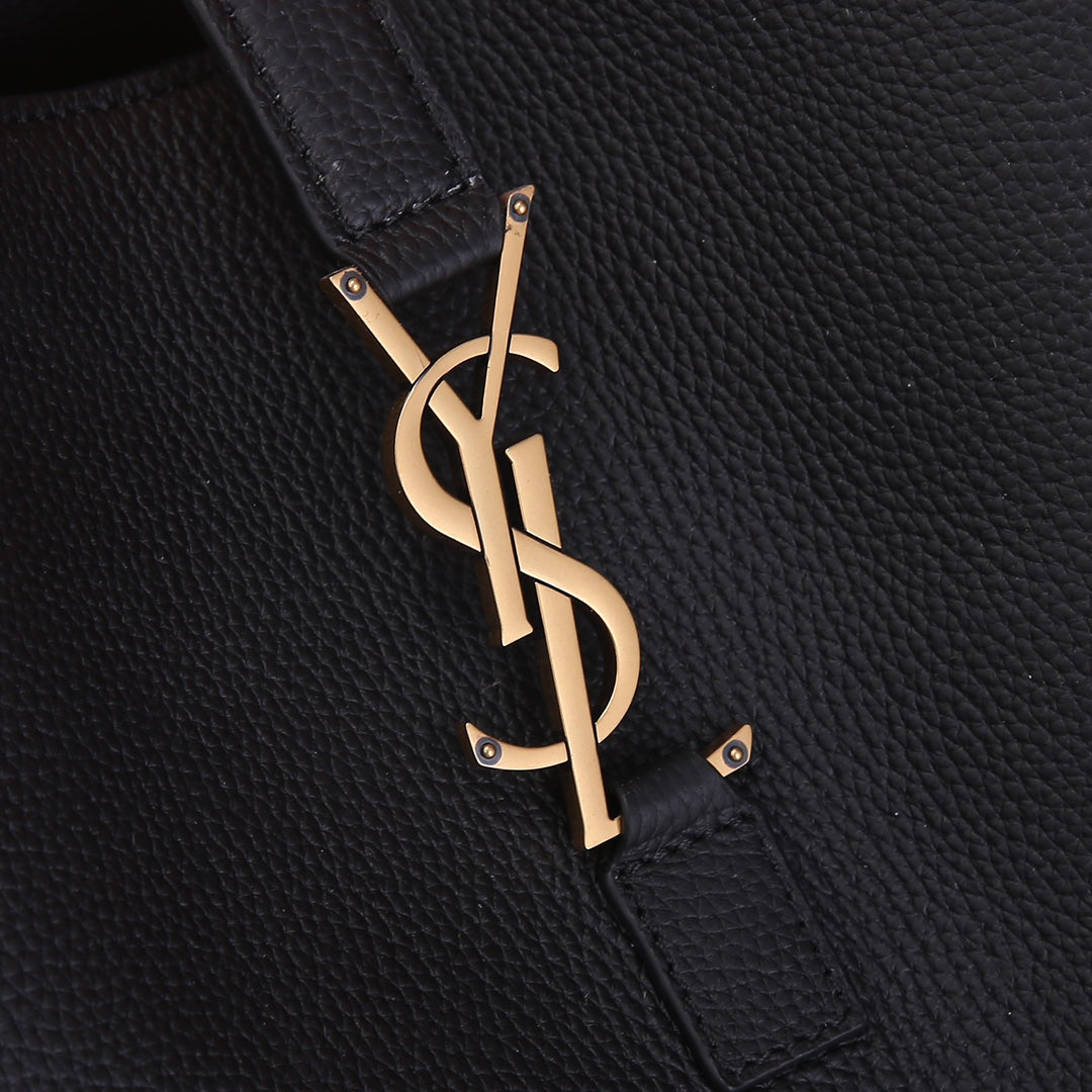 Bolso Yves Saint Laurent BEA Shopping Hobo Negro | Estilo Relajado y Lujo en Panamá