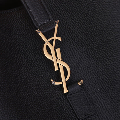 Bolso Yves Saint Laurent BEA Shopping Hobo Negro | Estilo Relajado y Lujo en Panamá