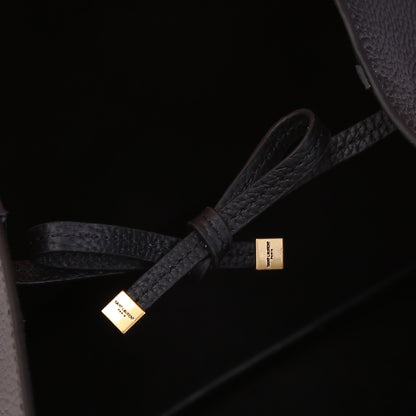 Bolso Yves Saint Laurent BEA Shopping Hobo Negro | Estilo Relajado y Lujo en Panamá