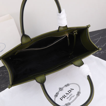 Bolso Tote Prada 22 | Elegancia Ligera y Versatilidad en Panamá