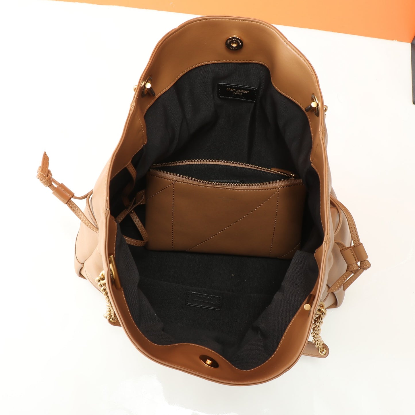 Bolso Yves Saint Laurent Large Pochon Tote | Estilo Versátil y Moderno en Panamá