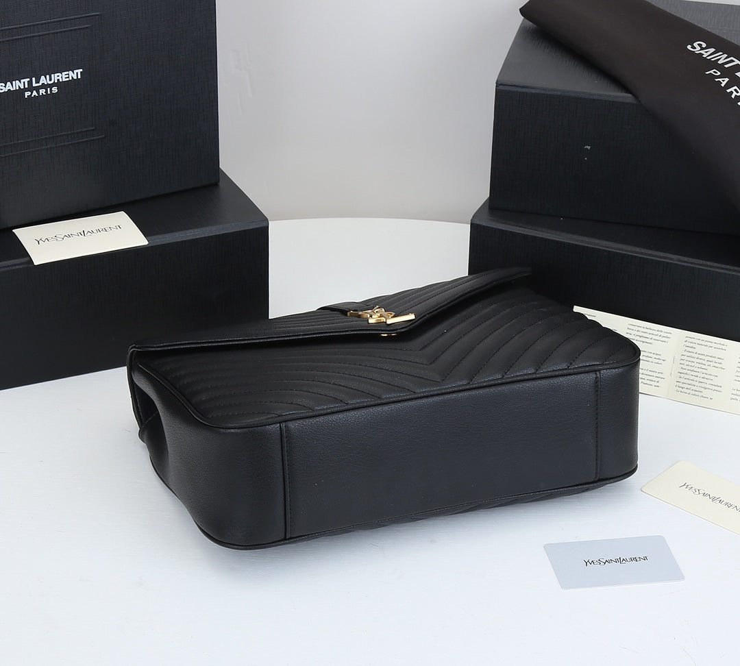 Bolso Saint Laurent de Piel | Elegancia y Sofisticación en Panamá