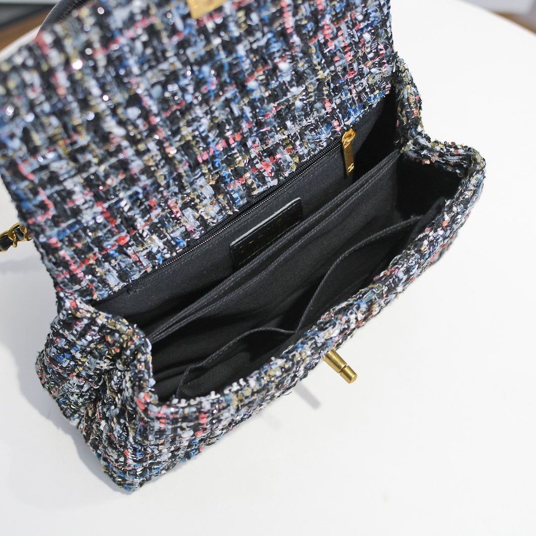 Bolso de Tweed con Lentejuelas | Elegancia Artesanal y Glamour en Panamá