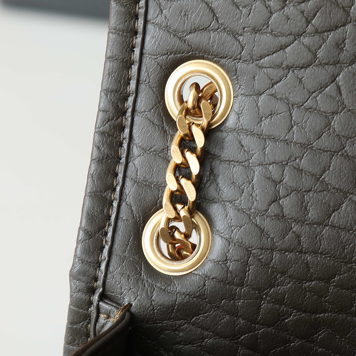 YSL | Bolso Niki Estilo Mini | Lujo Vintage y Versatilidad en Panamá