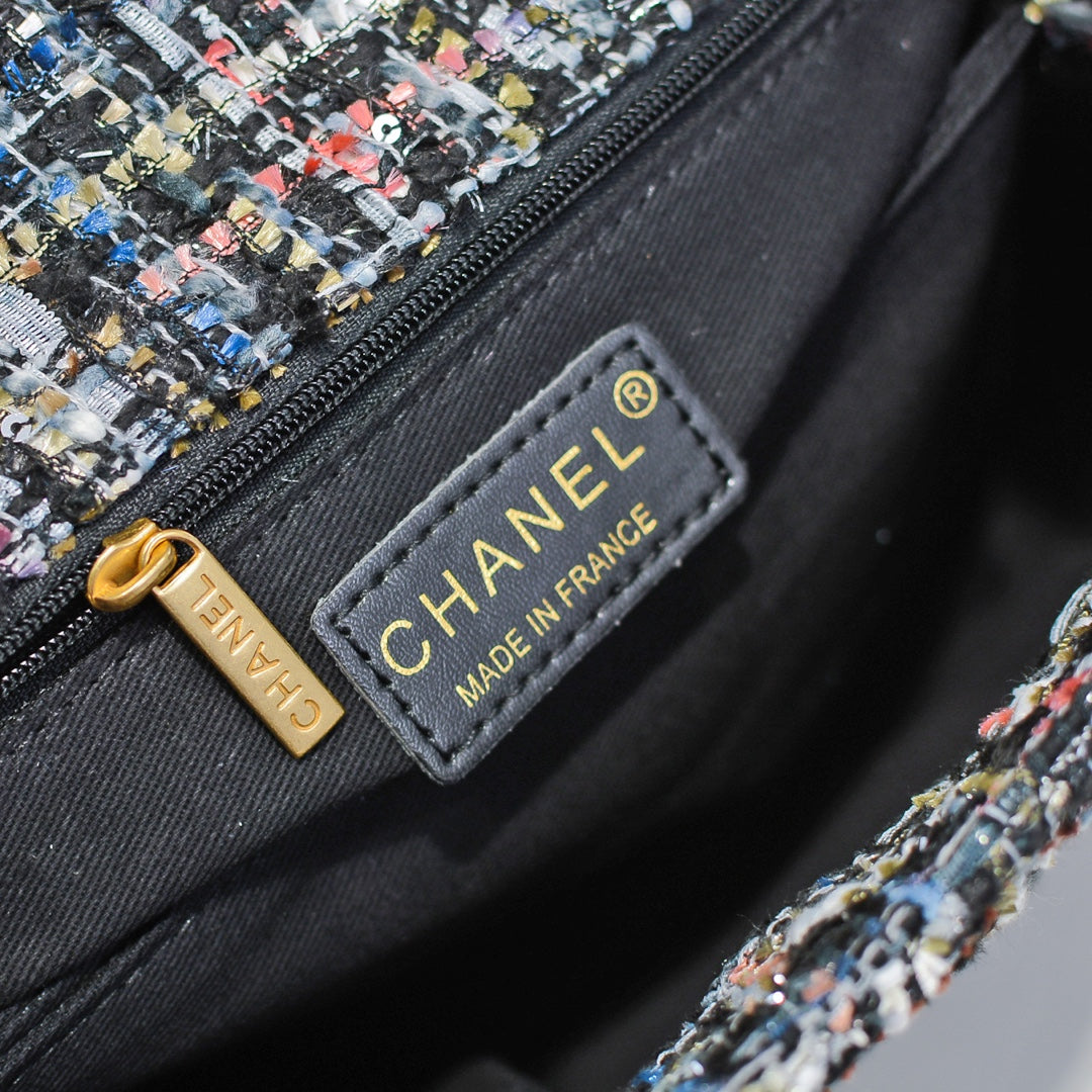 Bolso de Tweed con Lentejuelas | Elegancia Artesanal y Glamour en Panamá