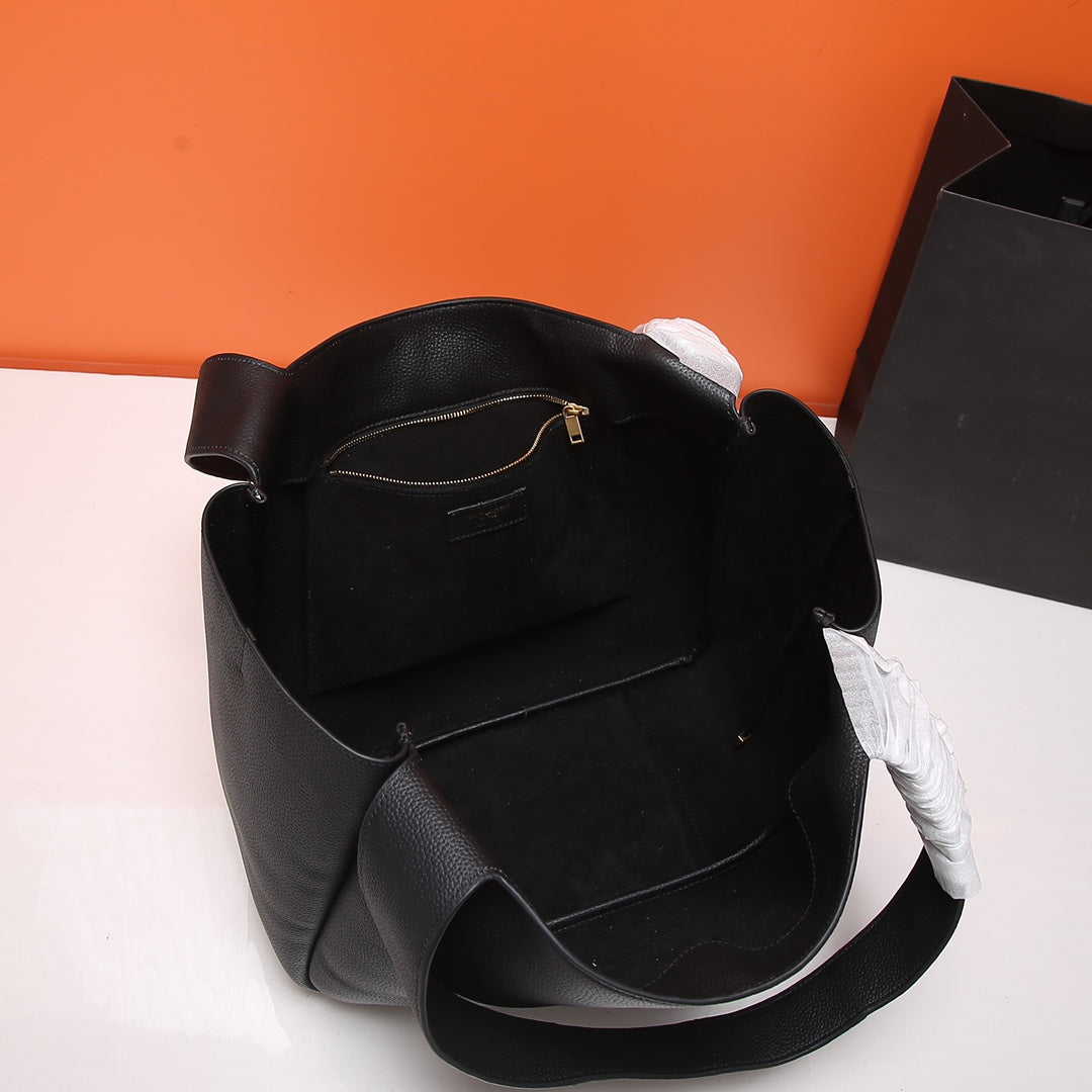 Bolso Yves Saint Laurent BEA Shopping Hobo Negro | Estilo Relajado y Lujo en Panamá