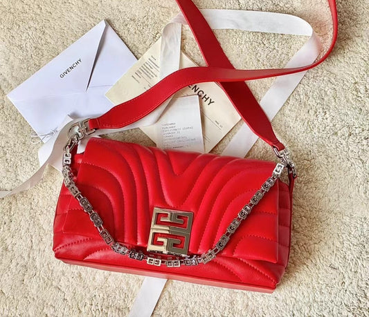 Bolso Givenchy 4G Chain – Cuero Acolchado Negro con Cadena