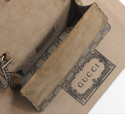 Gucci Dionysus Big Supreme GG – Edición Grande, Detalle de Cabeza de Tigre