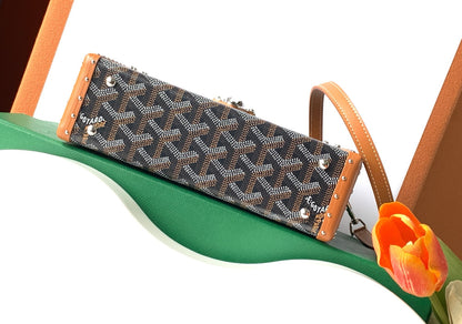 Goyard Minaudière Box Bag Marrón Caramelo – Tradición, Estilo y Distinción.