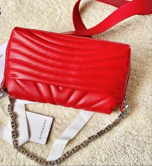 Bolso Givenchy 4G Chain – Cuero Acolchado Negro con Cadena