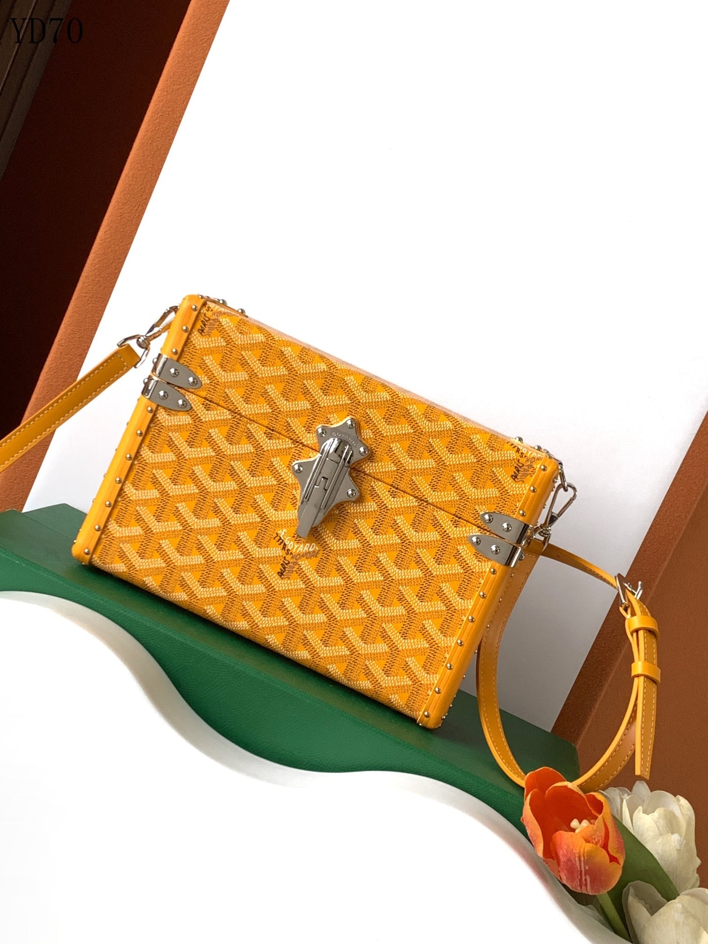 Goyard Minaudière Box Bag Marrón Caramelo – Tradición, Estilo y Distinción.