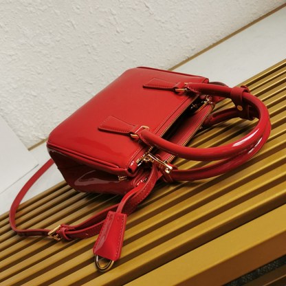 Prada Galleria Mini Bag de Cuero Charol Rojo Cereza – 20cm