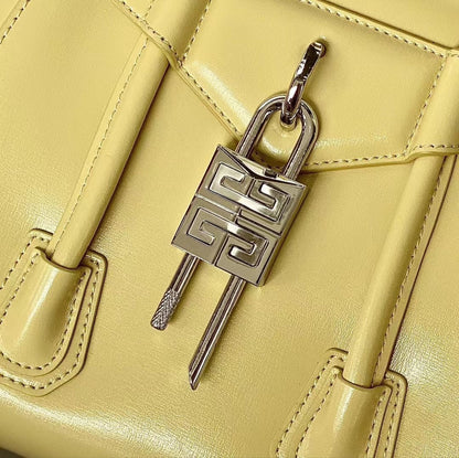 Mini Antigona Lock en Cuero Box