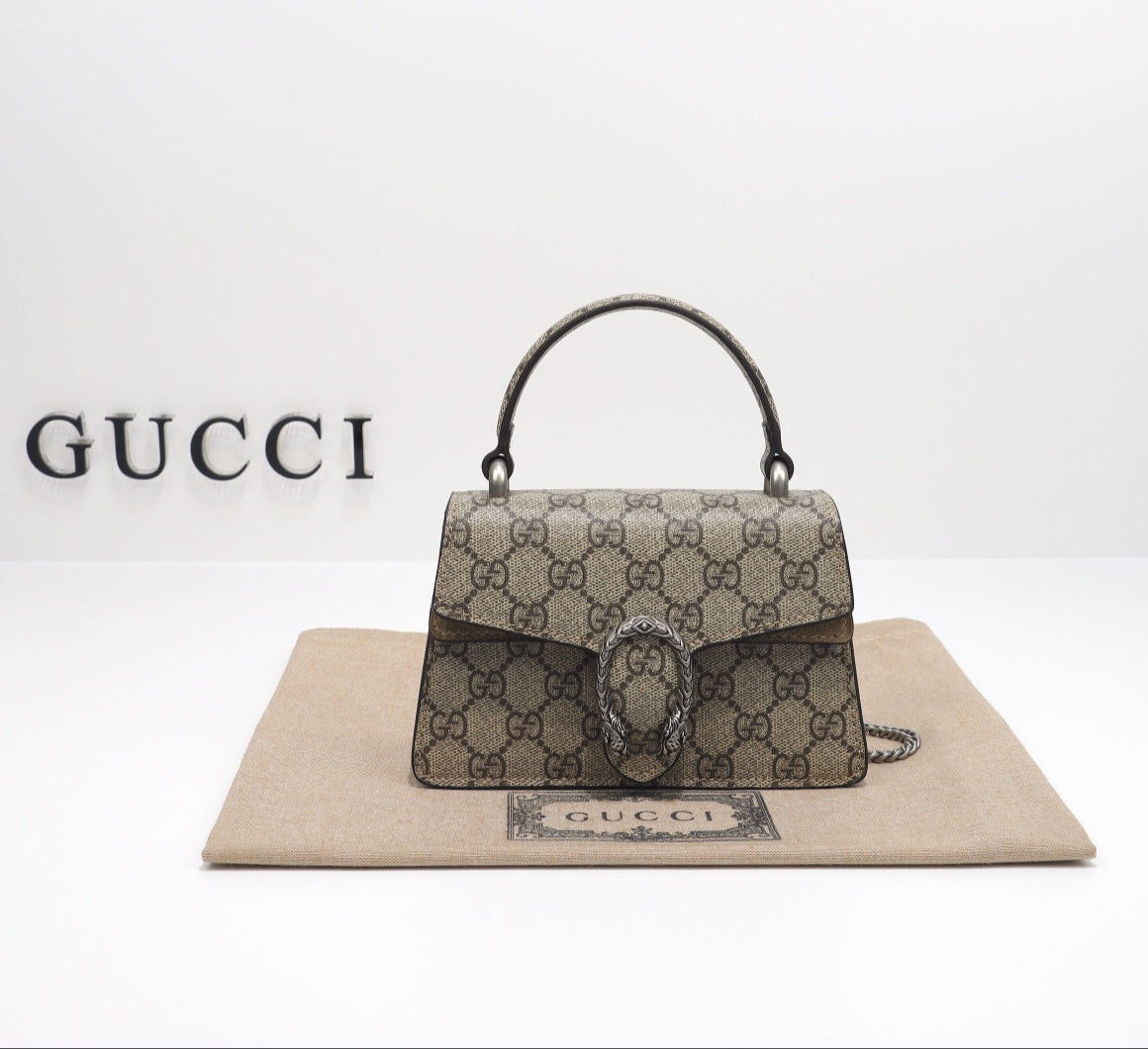 Gucci Dionysus Big Supreme GG – Edición Grande, Detalle de Cabeza de Tigre