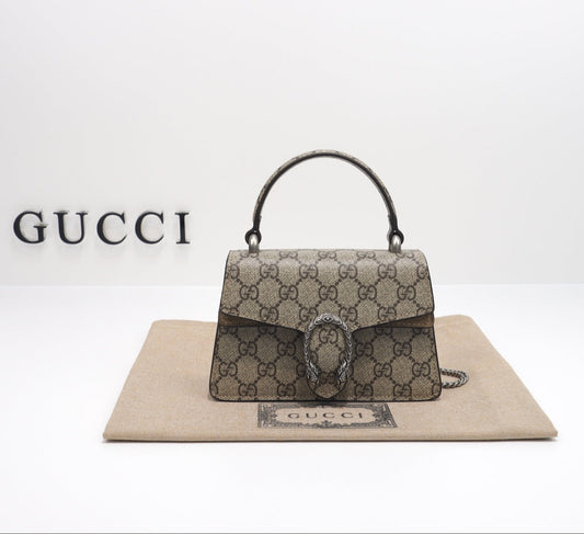Gucci Dionysus Big Supreme GG – Edición Grande, Detalle de Cabeza de Tigre