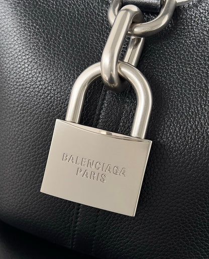 Balenciaga Crush Chain Bag Negra – Poder Urbano y Lujo Contemporáneo