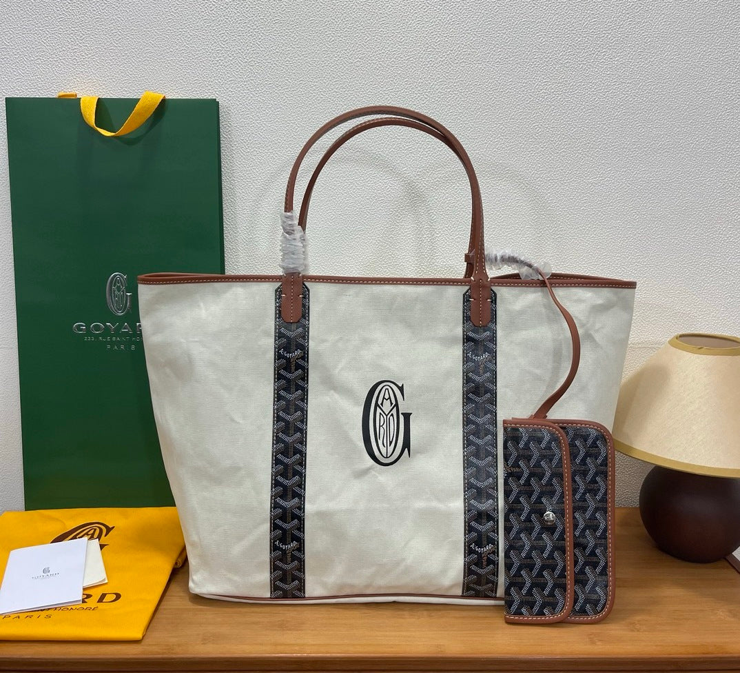 Goyard Saint Louis Tote Bag Blanca con Monograma – Espacio, Estilo y Exclusividad