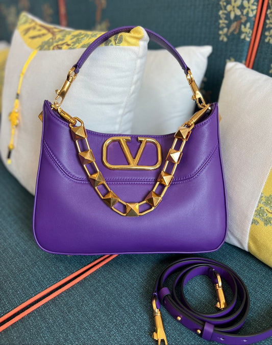 Bolso Valentino Garavani Stud Sign – Hobo de Cuero con Logo V y Cadena One Stud