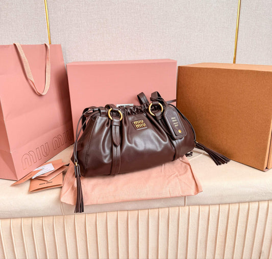 Bolso Miu Miu Joy de Cuero Marrón – Con Correa y Herrajes Dorados