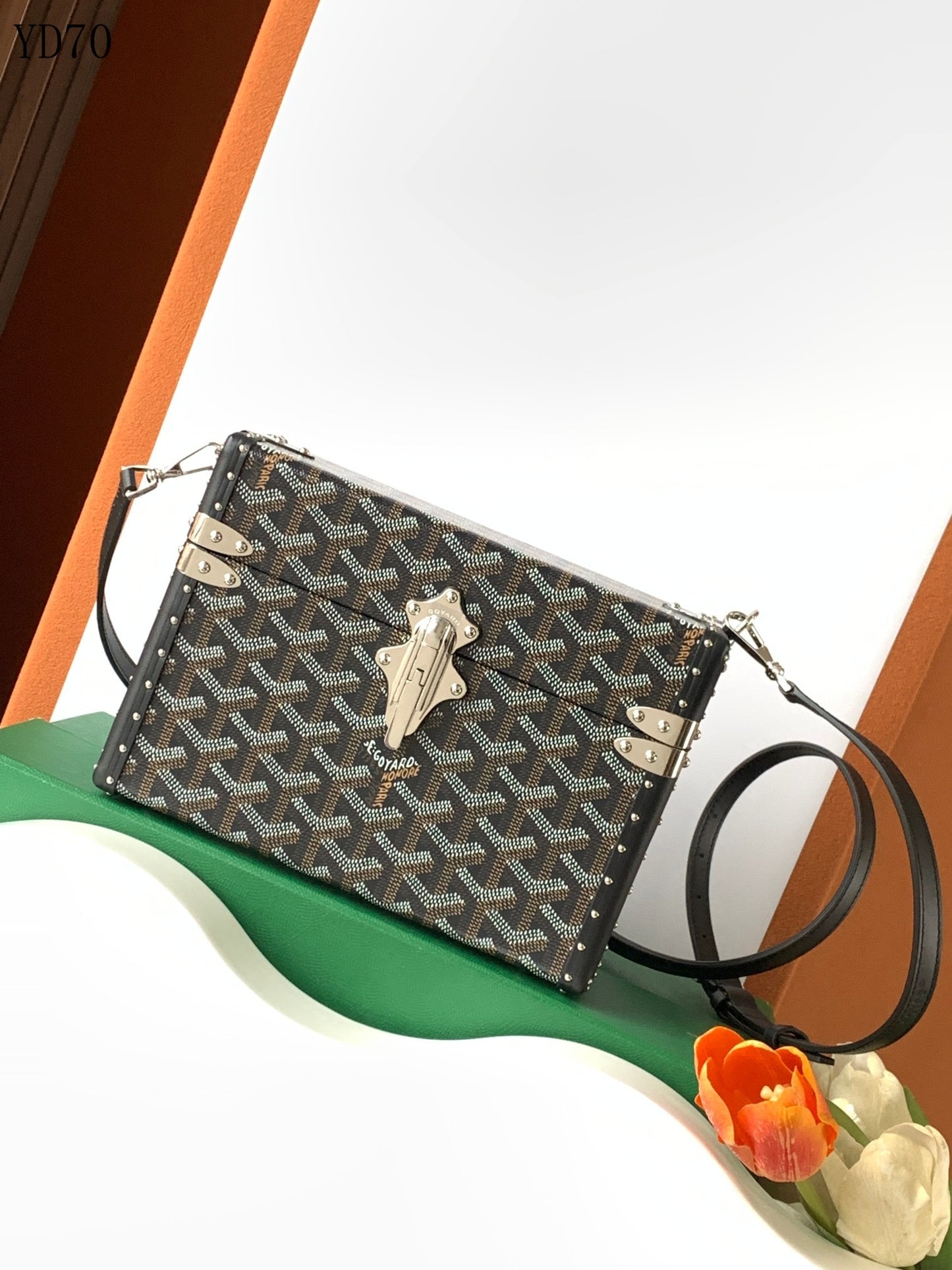 Goyard Minaudière Box Bag Marrón Caramelo – Tradición, Estilo y Distinción.