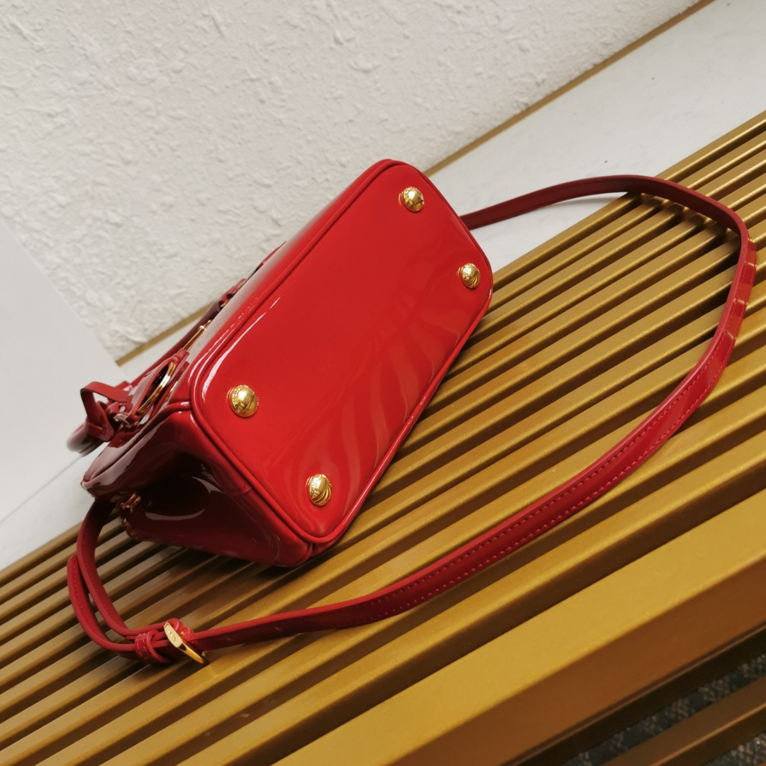 Prada Galleria Mini Bag de Cuero Charol Rojo Cereza – 20cm