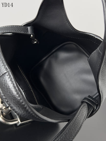 Balenciaga Crush Chain Bag Negra – Poder Urbano y Lujo Contemporáneo