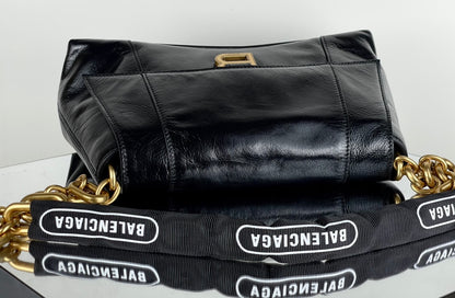 Balenciaga Crush Chain Bag Negra – Poder Urbano y Lujo Contemporáneo