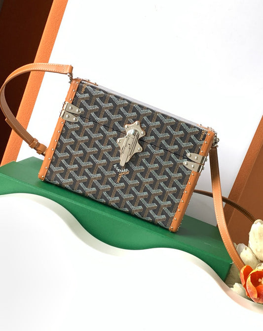 Goyard Minaudière Box Bag Marrón Caramelo – Tradición, Estilo y Distinción.