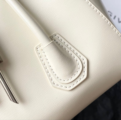 Mini Antigona Lock Bag – Geometría Sofisticada en Cuero