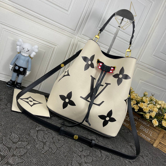 Louis Vuitton NéoNoé MM con Monogram Gigante – Color Crema | Sofisticación Diaria