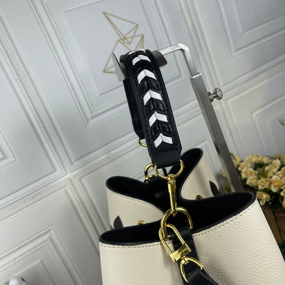 Louis Vuitton NéoNoé MM con Monogram Gigante – Color Crema | Sofisticación Diaria