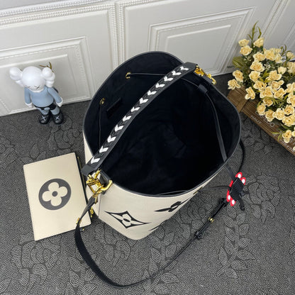 Louis Vuitton NéoNoé MM con Monogram Gigante – Color Crema | Sofisticación Diaria
