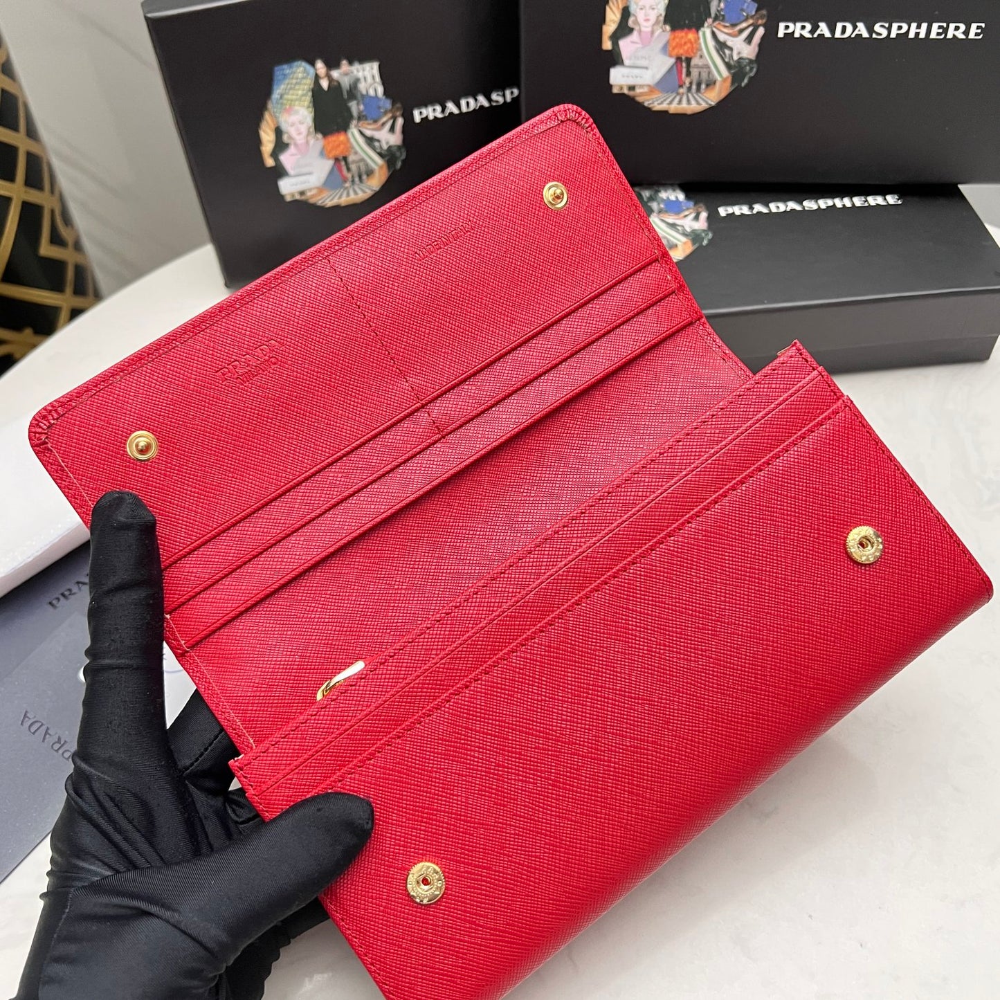 Prada Billetera Continental de Cuero | Logo Metálico y Diseño Italiano