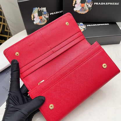 Prada Billetera Continental de Cuero | Logo Metálico y Diseño Italiano