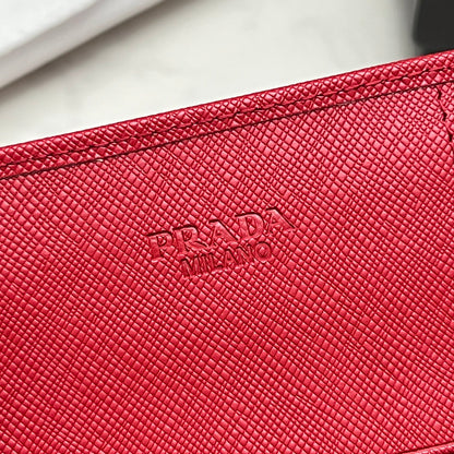 Prada Billetera Continental de Cuero | Logo Metálico y Diseño Italiano