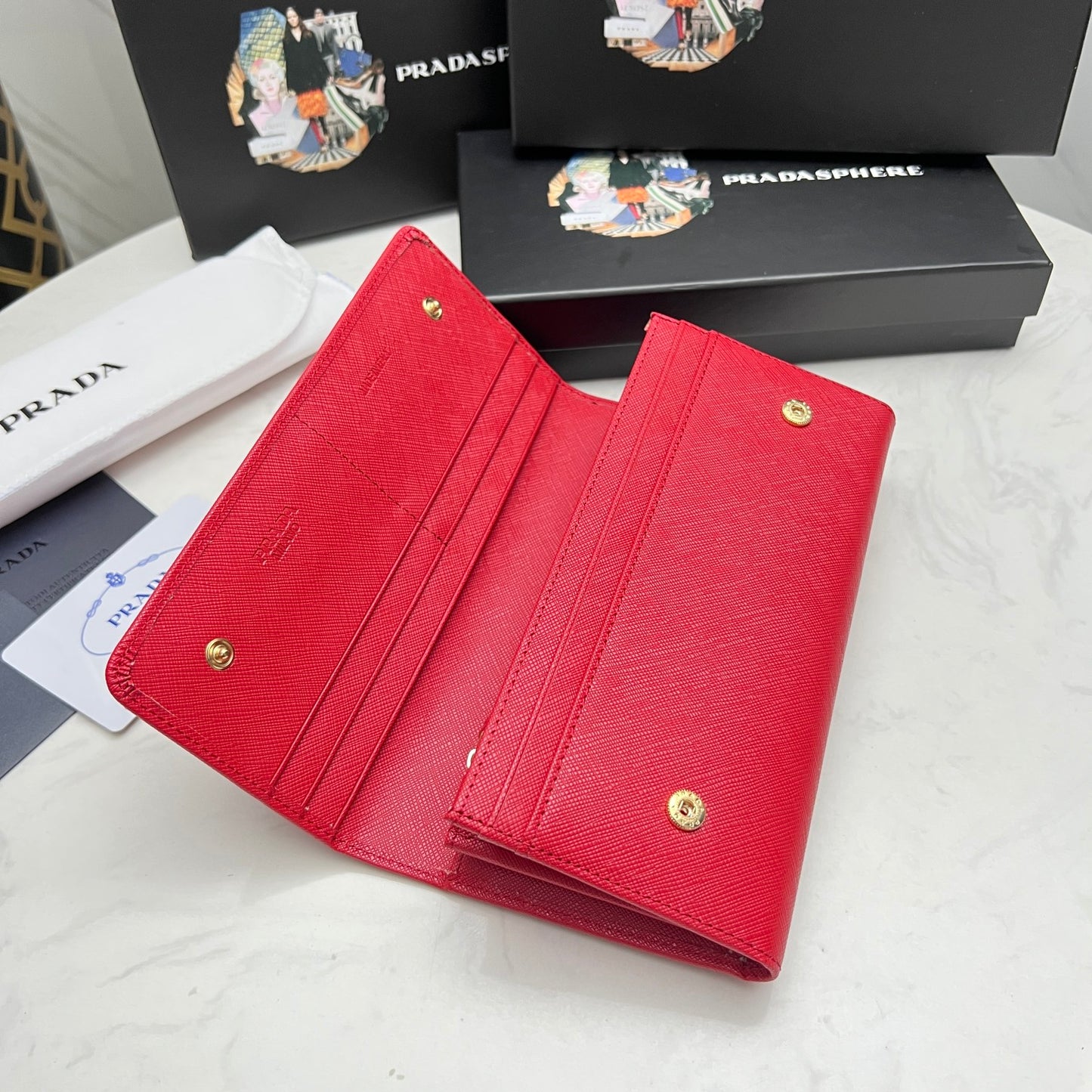 Prada Billetera Continental de Cuero | Logo Metálico y Diseño Italiano
