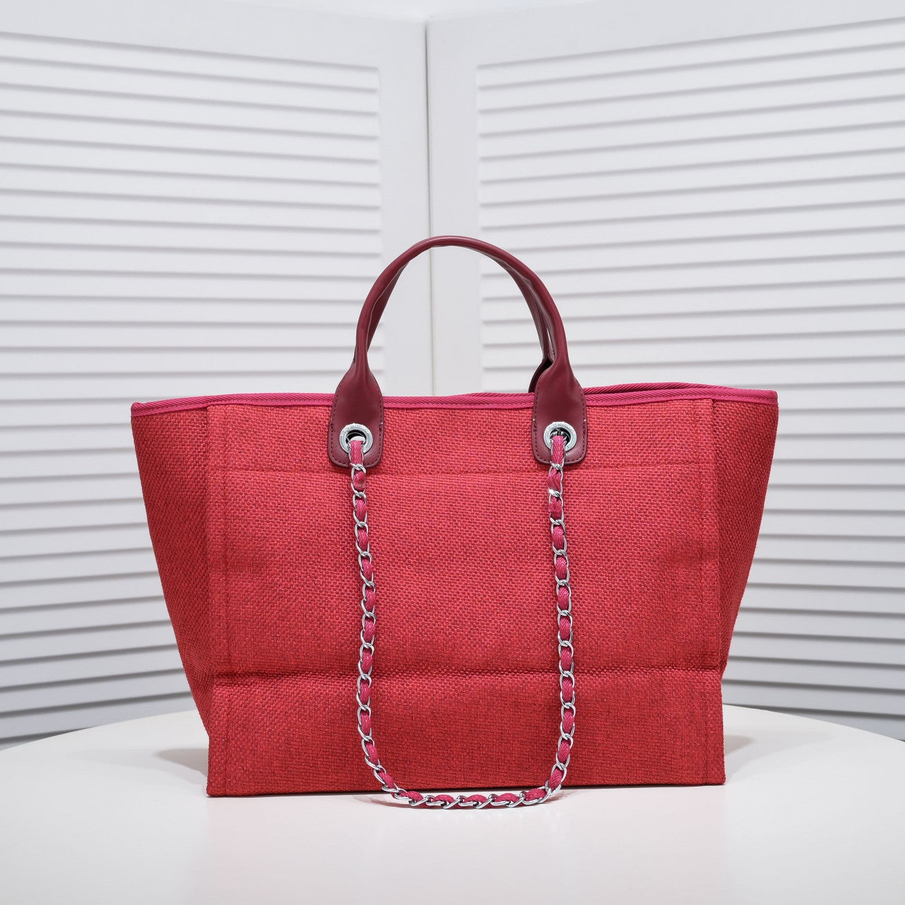 CHANEL Deauville Tote Bag Color Rojo | Elegante y Casual