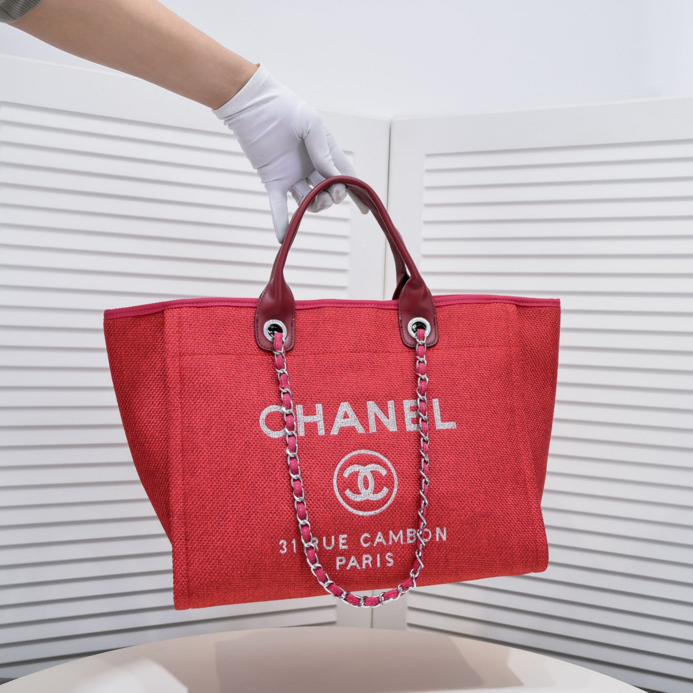CHANEL Deauville Tote Bag Color Rojo | Elegante y Casual