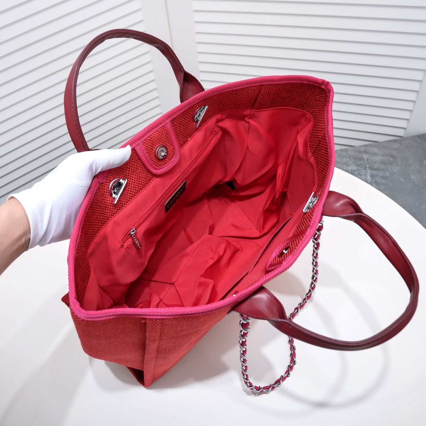 CHANEL Deauville Tote Bag Color Rojo | Elegante y Casual