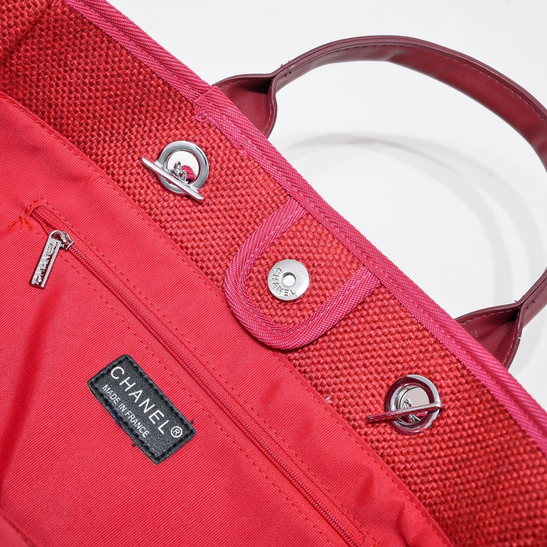 CHANEL Deauville Tote Bag Color Rojo | Elegante y Casual