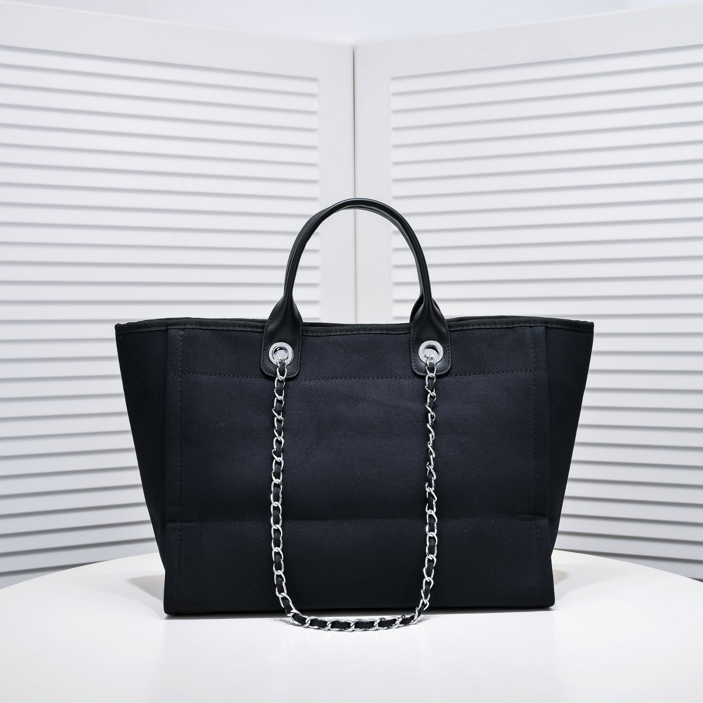 CHANEL Deauville Tote Bag with Pearls color Negro | Delicada y Sofisticada